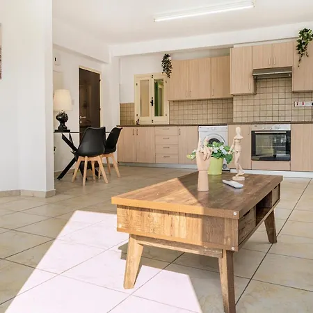 Center Appartments * 니코시아